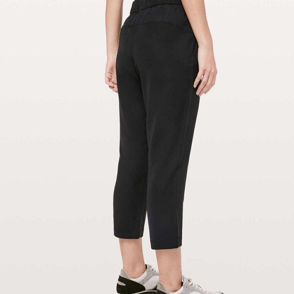 Lululemon On The Fly Crop *Woven 23" Black Size 6 - Picture 3 of 13